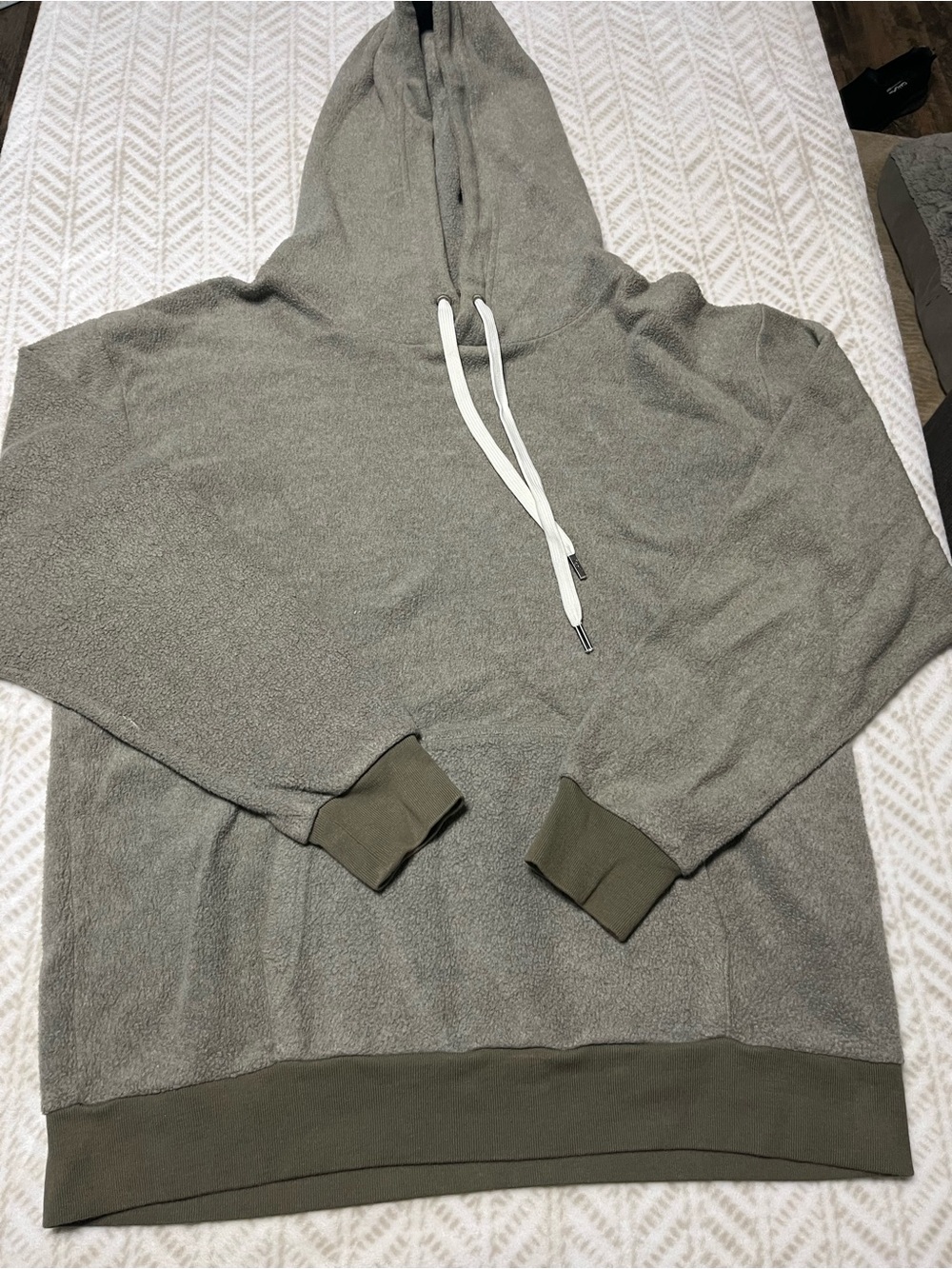 Feät/Feät-style fleece hoodie, women’s Medium